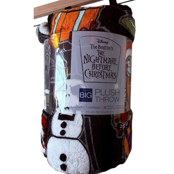 The Big One Nightmare Before Christmas Holiday Oversized Plush Throw 5'X6' Santa - Picture 4 of 5
